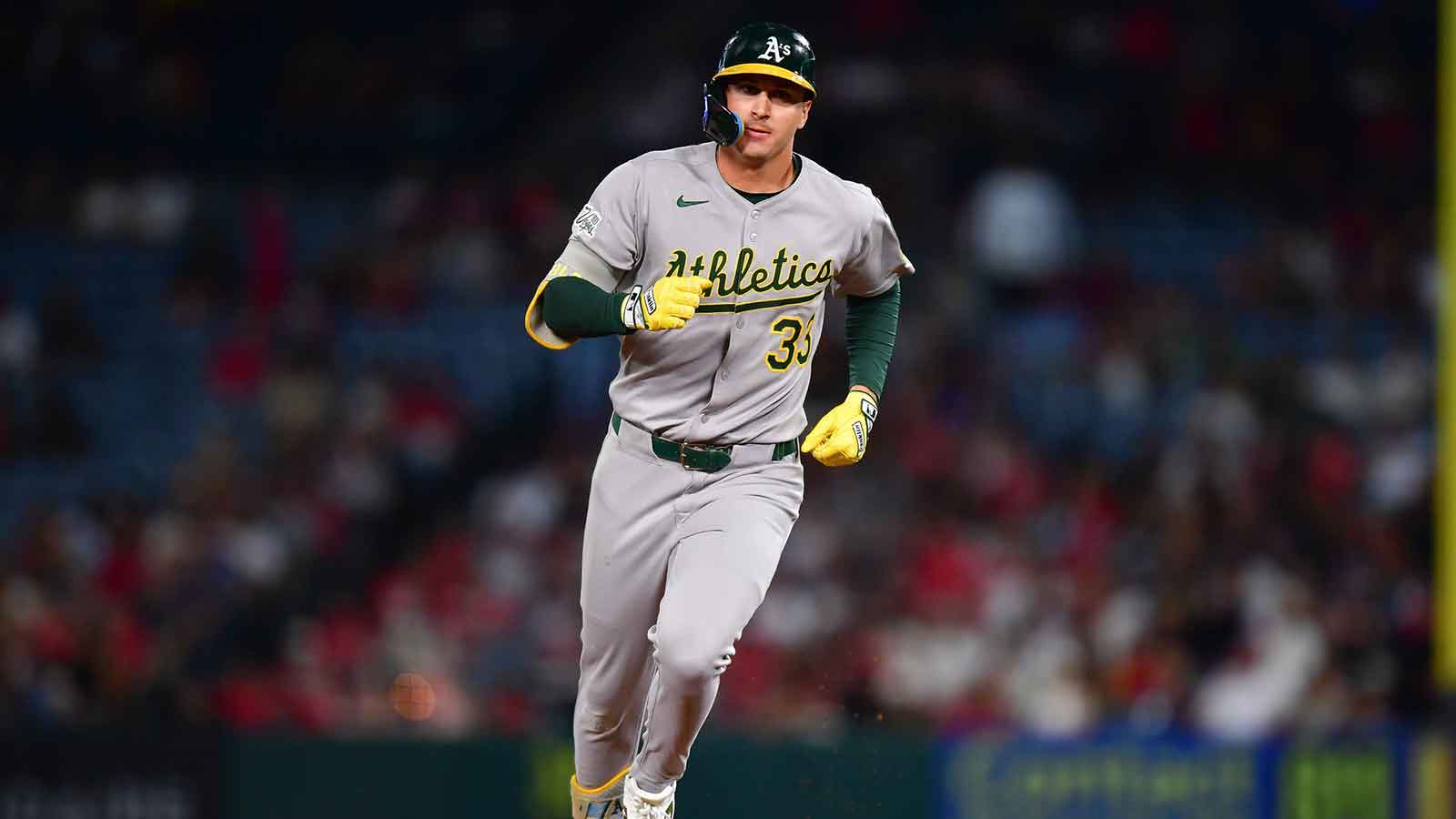 Reds agree to contract with outfielder in free agency