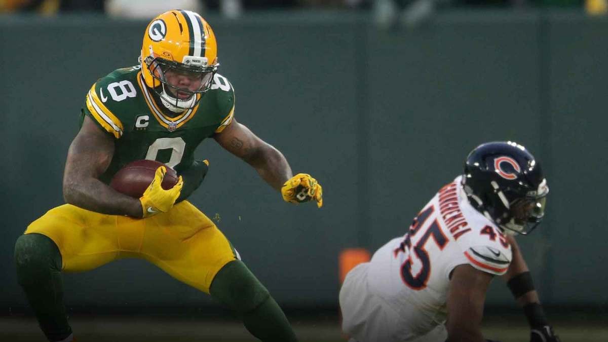 Green Bay Packers running back Josh Jacobs (8) against the Chicago Bears on Sunday, December 7, 2025, at Lambeau Field in Green Bay, Wis. The Packers defeated the Bears 28-21