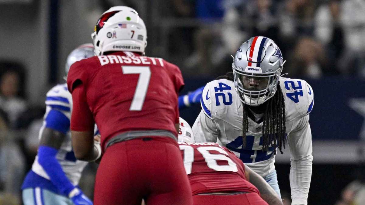Dallas Cowboys defensive end Jadeveon Clowney (42) watches Arizona Cardinals quarterback Jacoby Brissett (7) during the game between the Dallas Cowboys and the Arizona Cardinals at AT&T Stadium.