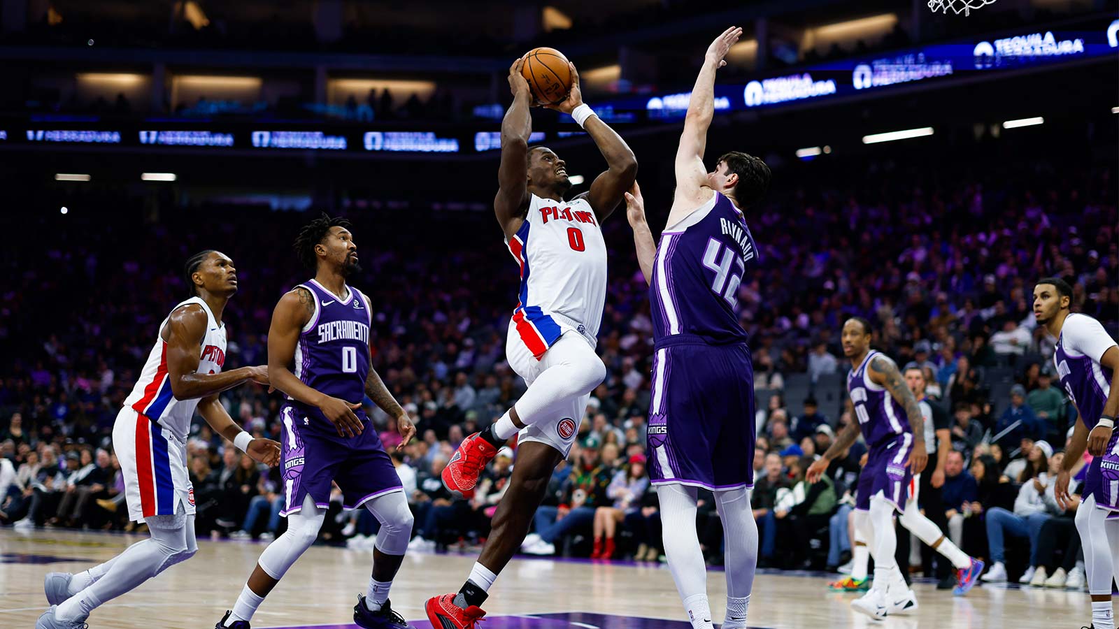 Detroit Pistons center Jalen Duren (0) drives to the basket against Sacramento Kings center Maxime Raynaud (42) during the second quarter at Golden 1 Center