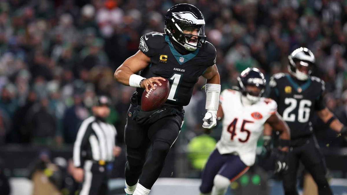 Philadelphia Eagles quarterback Jalen Hurts (1) scrambles with the ball against the Chicago Bears during the third quarter of the game at Lincoln Financial Field.