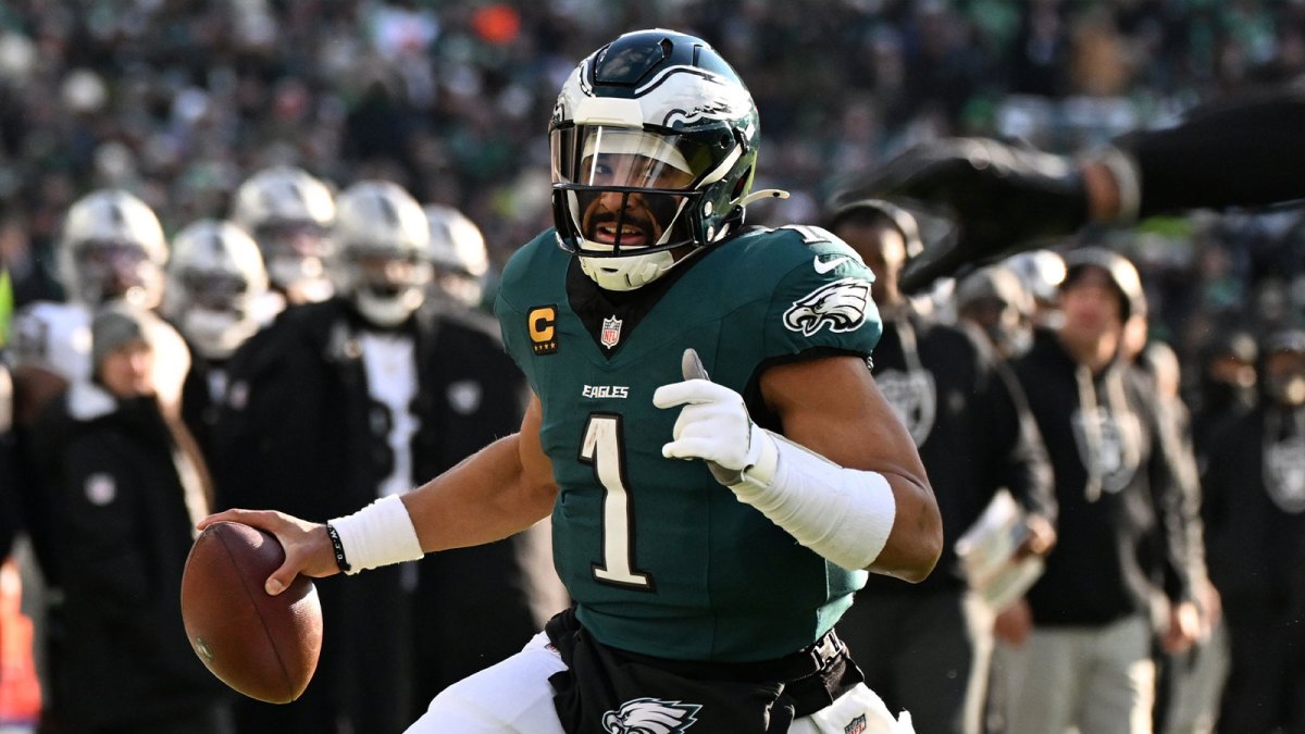 Philadelphia Eagles quarterback Jalen Hurts (1) runs the ball during the second quarter against the Las Vegas Raiders at Lincoln Financial Field.