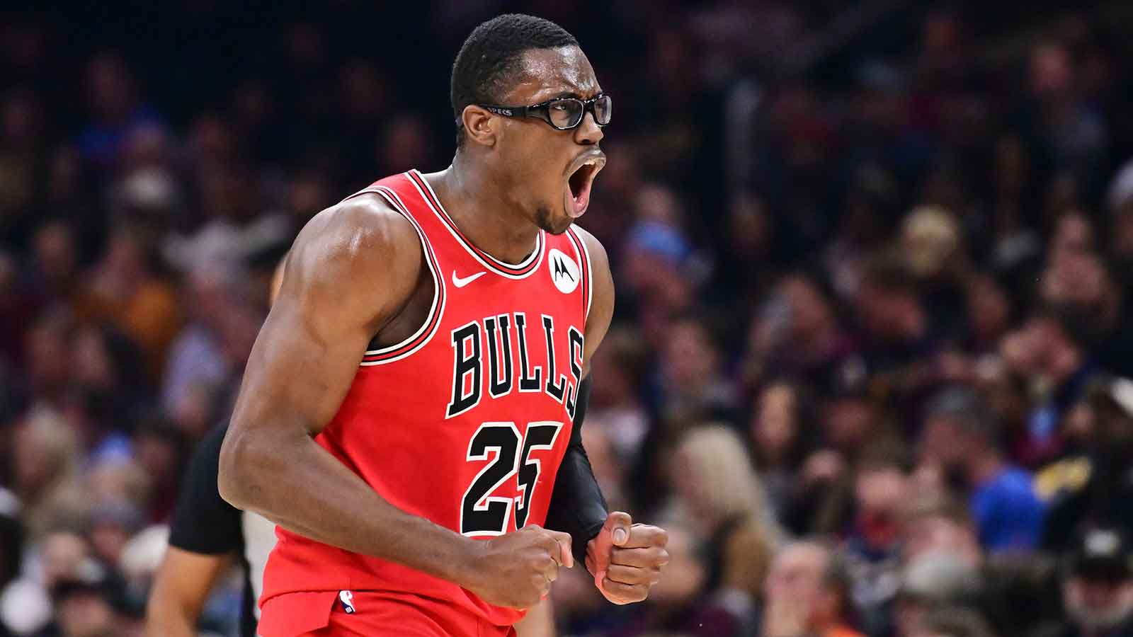 Bulls’ Jalen Smith puts Joel Embiid on a poster with undeniable dunk