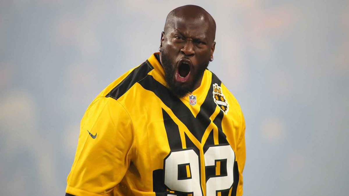 Former Pittsburgh Steeler James Harrison hypes up the crowd prior to the start of the Pittsburgh Steelers Vs Green Bay Packers game at Acrisure Stadium in Pittsburgh, PA on October 26, 2025.