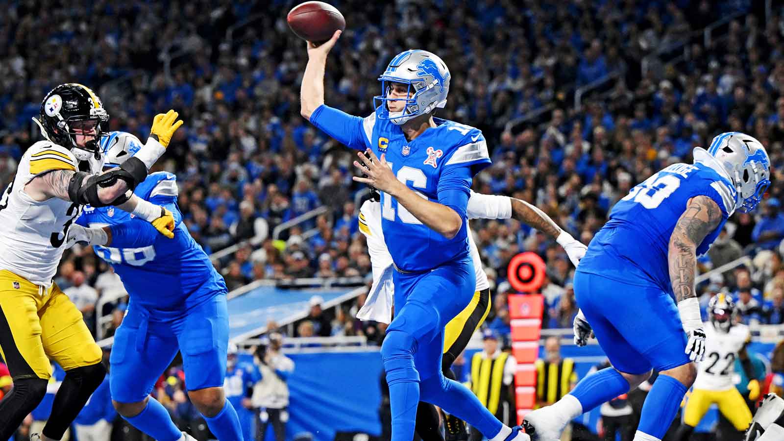 Detroit Lions quarterback Jared Goff (16) drops back to make a pass during the fourth quarter against the Pittsburgh Steelers at Ford Field.