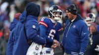 New York Giants quarterback Jaxson Dart (6) talks with interim head coach Mike Kafka during the fourth quarter against the Washington Commanders at MetLife Stadium.
