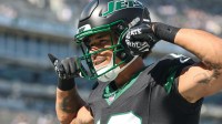 New York Jets wide receiver Allen Lazard (10) flexes before the game against the Dallas Cowboys at MetLife Stadium.