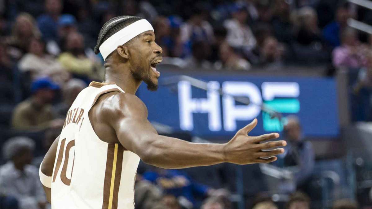 Golden State Warriors forward Jimmy Butler III (10) reacts during the third quarter against the New Orleans Pelicans at Chase Center.