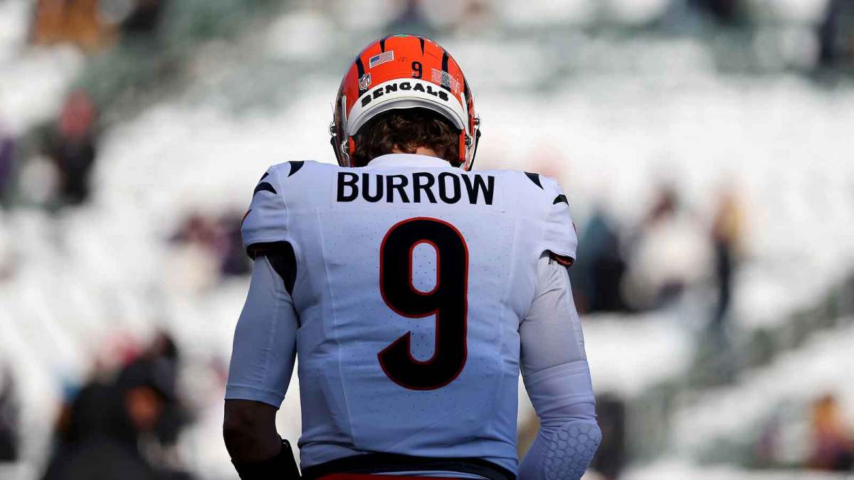 Cincinnati Bengals quarterback Joe Burrow (9) warms up before the game against the Baltimore Ravens at Paycor Stadium.