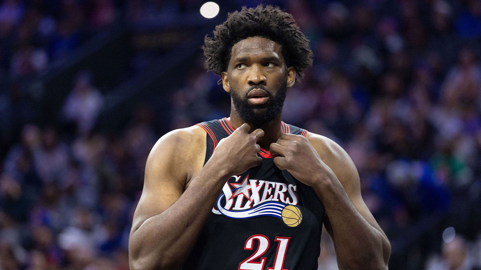 76ers’ Joel Embiid suffers injury scare after bumping knees with Terrance Mann