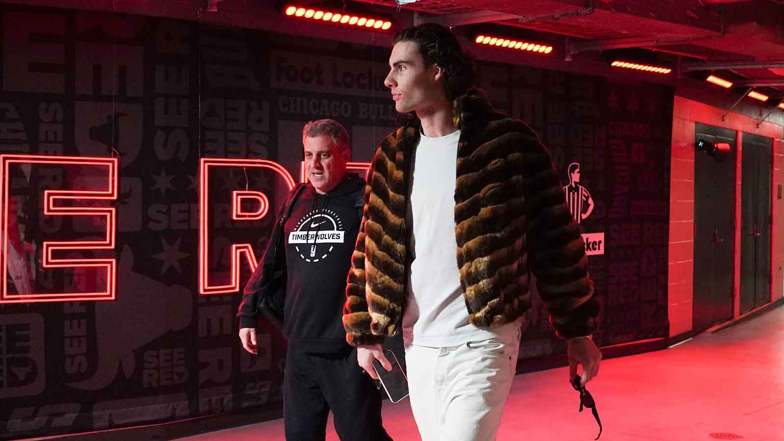 Josh Giddey exits Timberwolves game with apparent leg injury