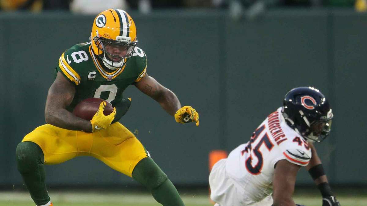 Green Bay Packers running back Josh Jacobs (8) against the Chicago Bears at Lambeau Field.