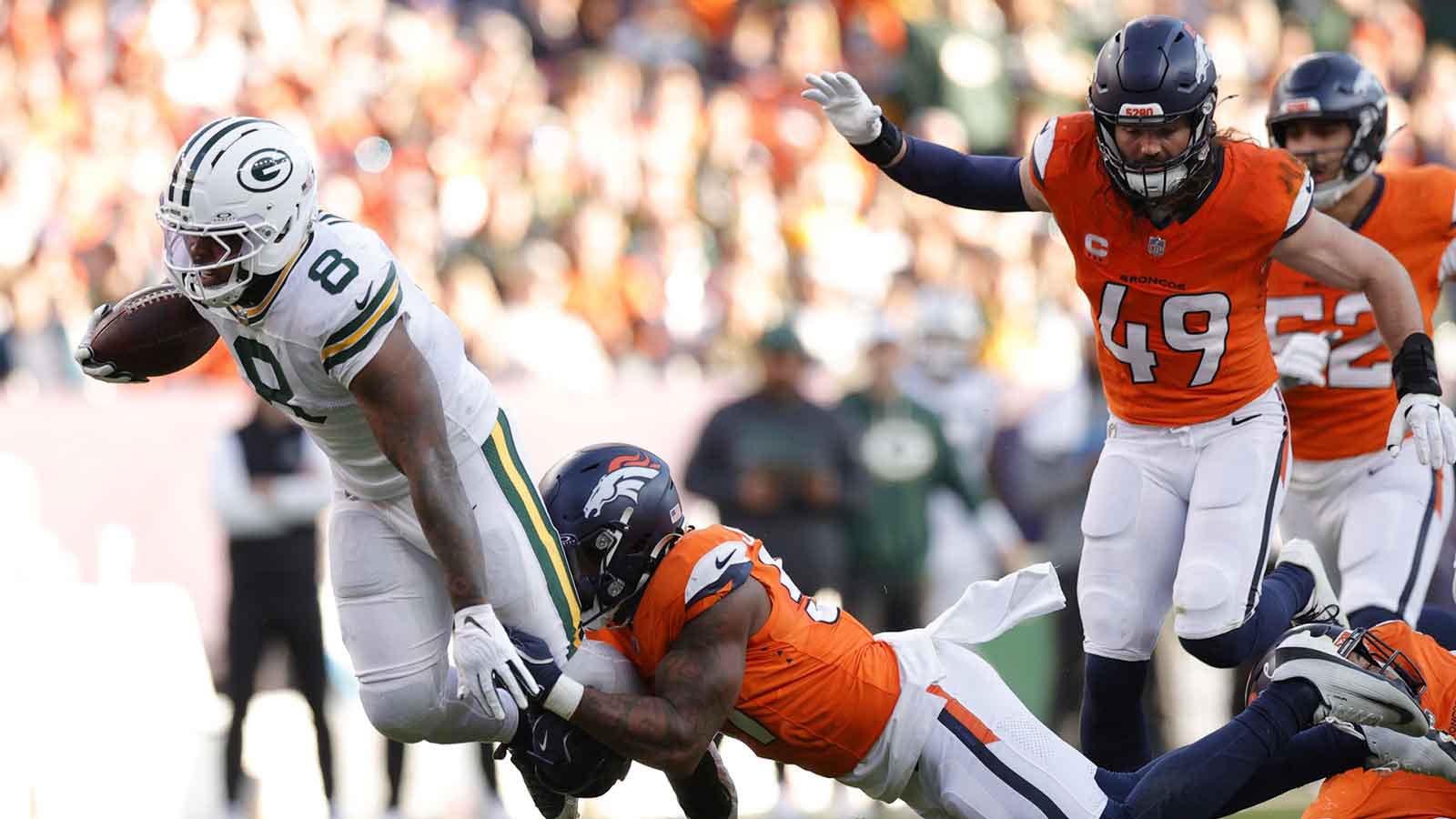 Packers RB Josh Jacobs took another hit to injured knee during Broncos game