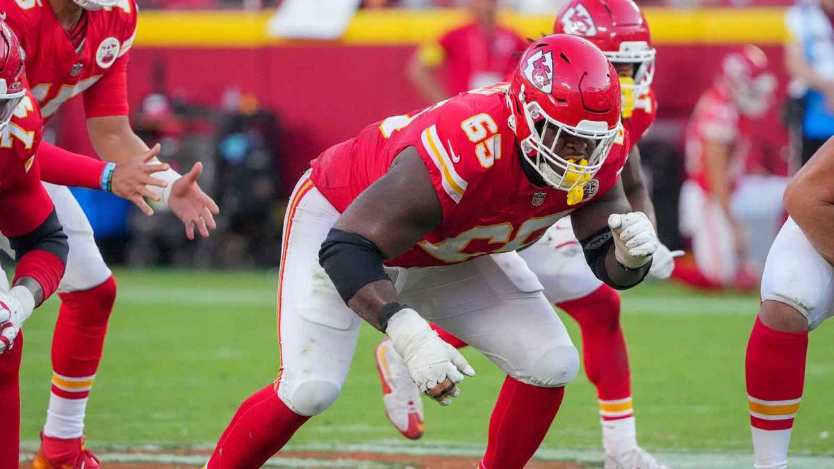 Kansas City Chiefs guard Trey Smith (65) at the line of scrimmage against the Baltimore Ravens during the game at GEHA Field at Arrowhead Stadium.