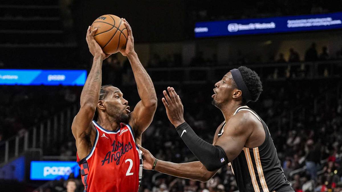 LA Clippers forward Kawhi Leonard (2) controls the ball against Atlanta Hawks forward Onyeka Okongwu (17) during the second half at State Farm Arena.