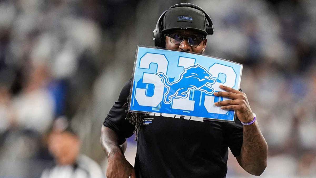 Detroit Lions defensive coordinator Kelvin Sheppard watches a play against Dallas Cowboys during the second half at Ford Field in Detroit on Thursday, Dec. 4, 2025.