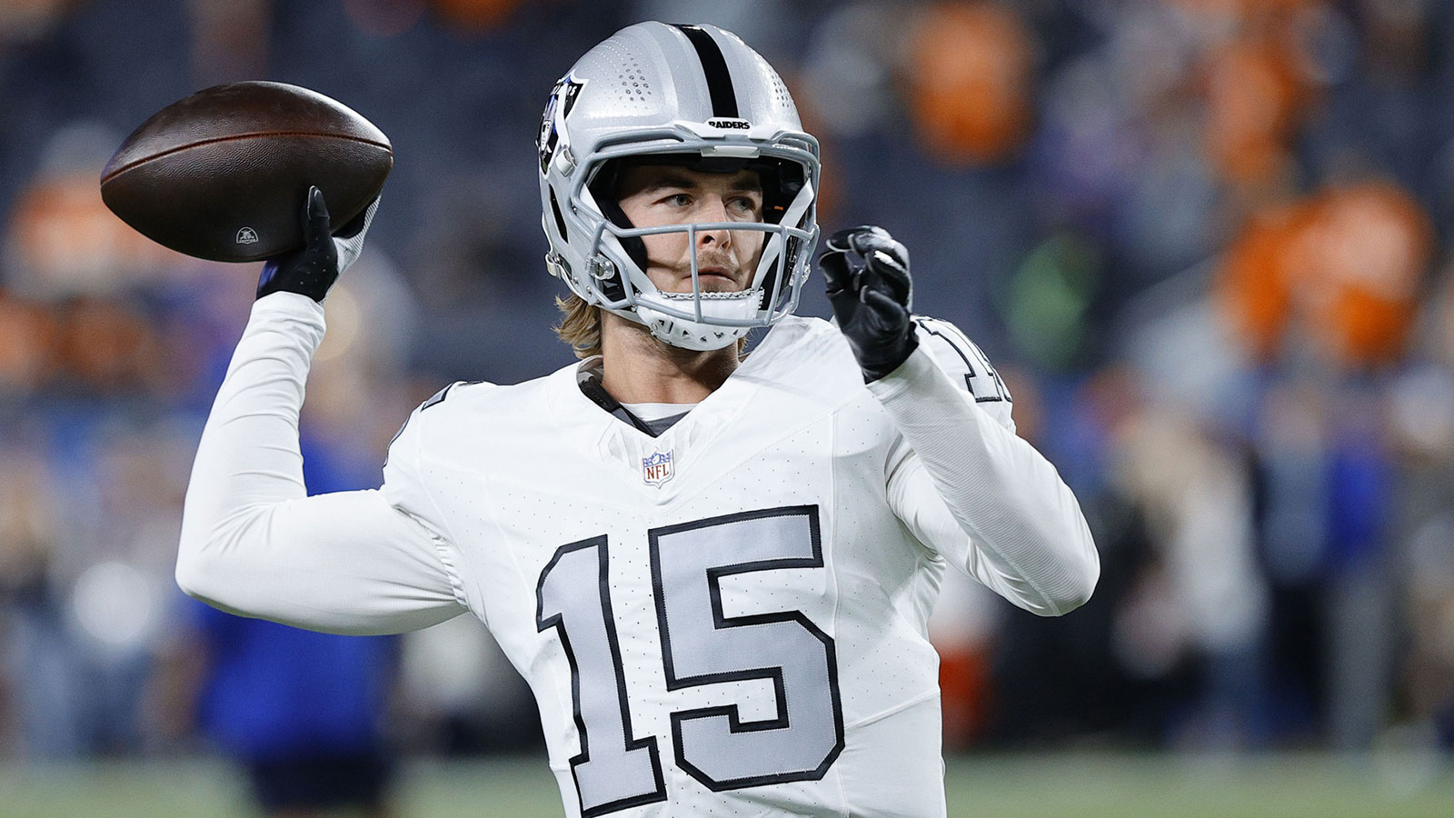 Raiders’ Geno Smith replaced by Kenny Pickett after suffering shoulder injury