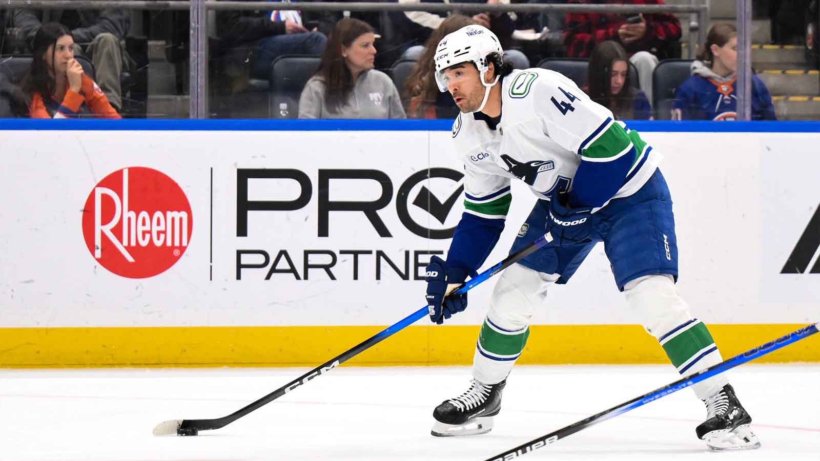 NHL rumors: Kiefer Sherwood viewed as ‘great fit’ for Bruins after Canucks trade talks