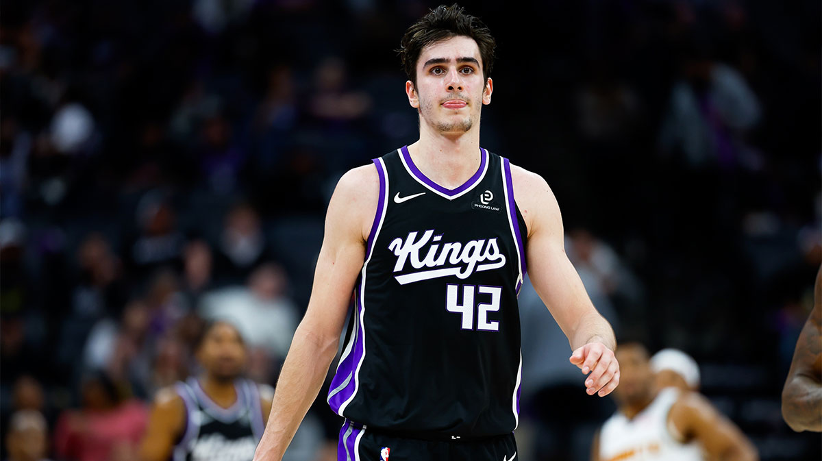 Kings rookie issues brutally honest message to reporters after Nuggets game