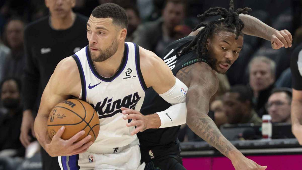 Brett Siegel explains why the Bucks trading for Zach LaVine from the Kings next to Giannis Antetokounmpo doesn’t make sense.