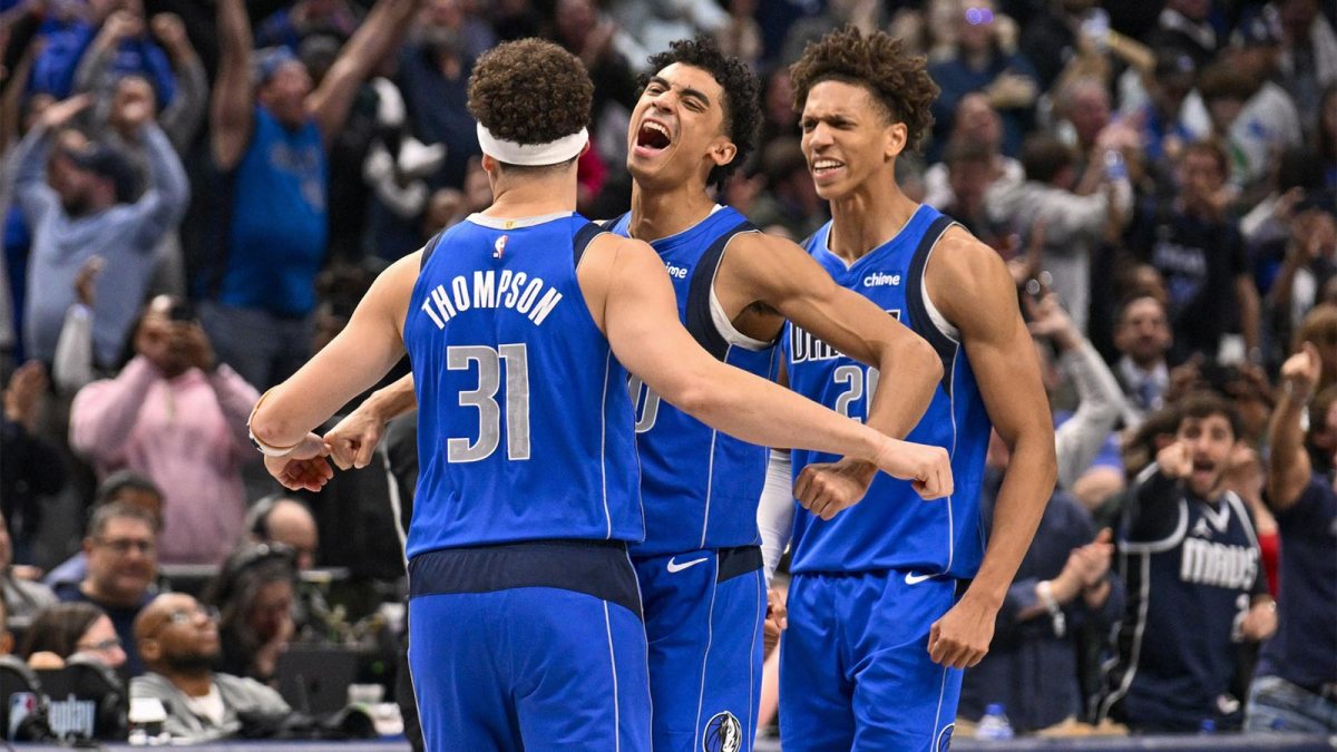 Dallas Mavericks guard Klay Thompson (31) and guard Max Christie (00) and forward Kessler Edwards (20) celebrates after Thompson makes a three point shot to take a one point lead during overtime against the Sacramento Kings at the American Airlines Center.