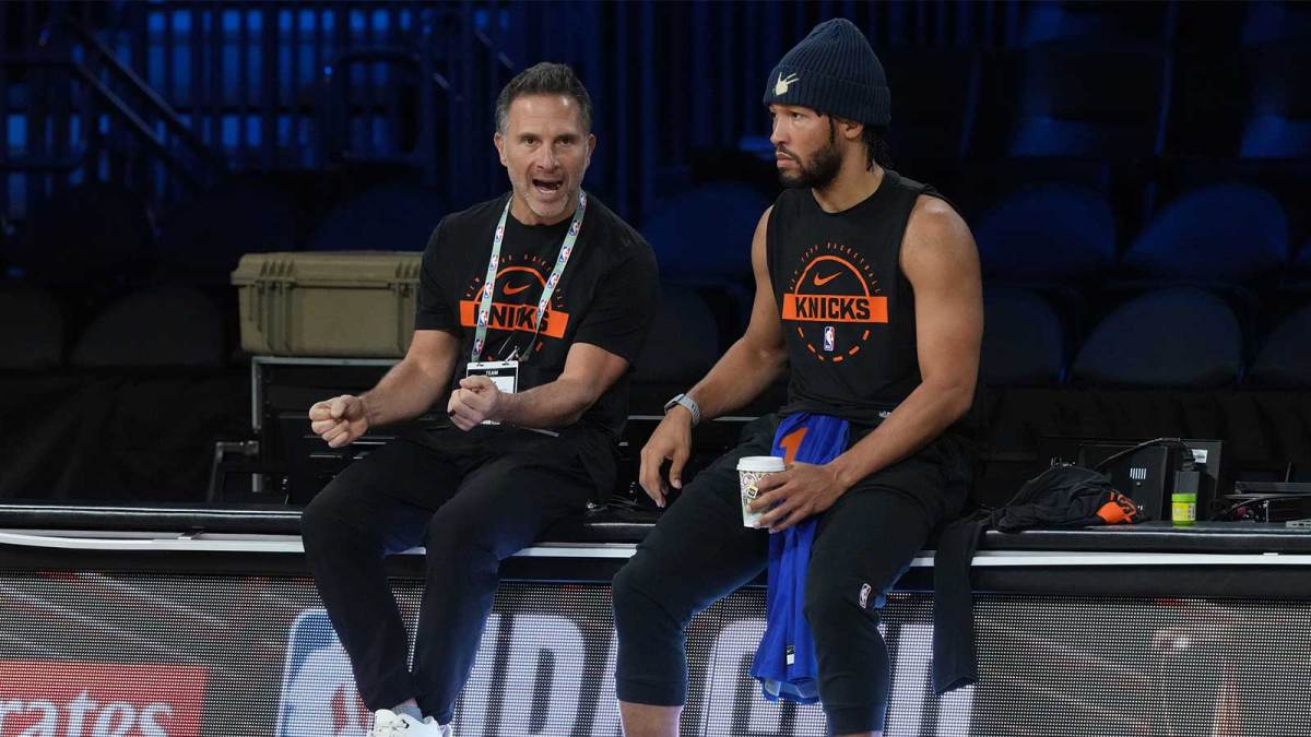 Knicks face the Magic in the NBA Cup semifinals amid key injury reports as Jalen Brunson leads New York into a high-stakes showdown.