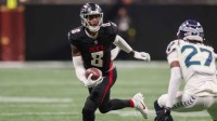 Atlanta Falcons tight end Kyle Pitts Sr. (8) runs after a catch against the Seattle Seahawks in the fourth quarter at Mercedes-Benz Stadium.