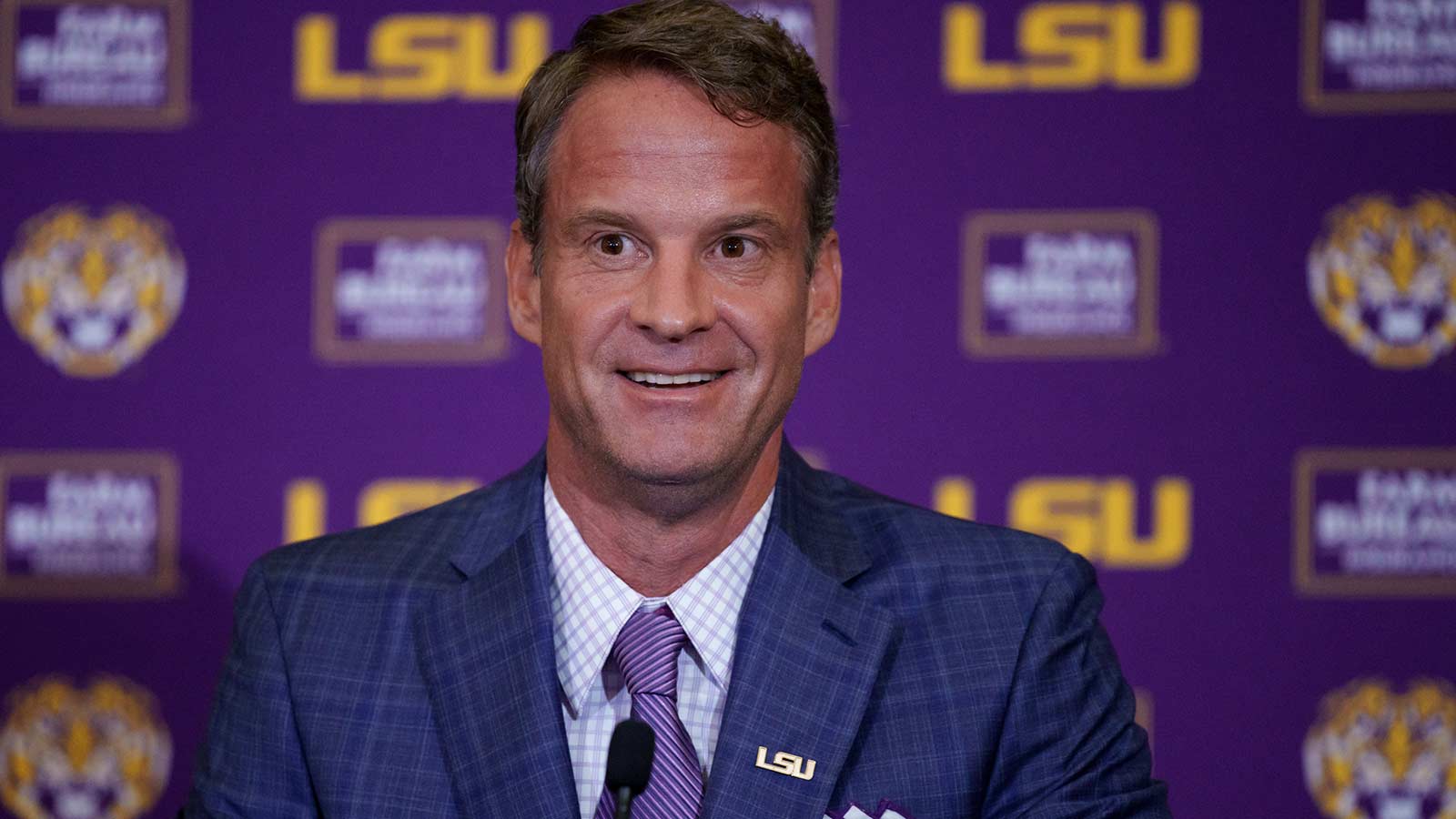 https://wp.clutchpoints.com/wp-content/uploads/2025/12/LSU-Tigers-head-coach-Lane-Kiffin.jpg