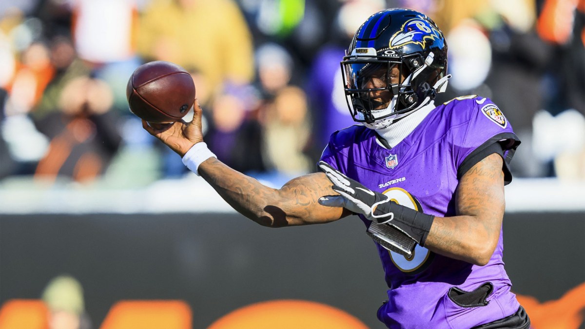 Baltimore Ravens quarterback Lamar Jackson (8) throws a pass against the Cincinnati Bengals in the first half at Paycor Stadium.