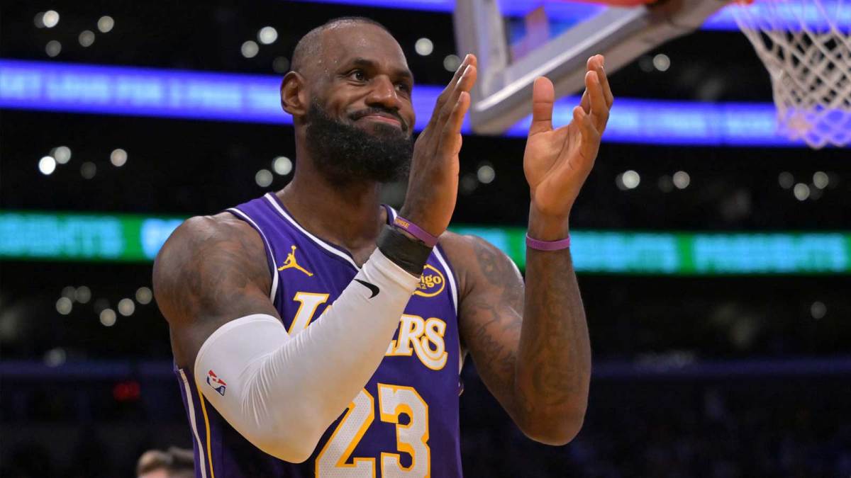 Los Angeles Lakers forward Lebron James (23) reacts after a missed basket during the second half against the San Antonio Spurs at Crypto.com Arena.
