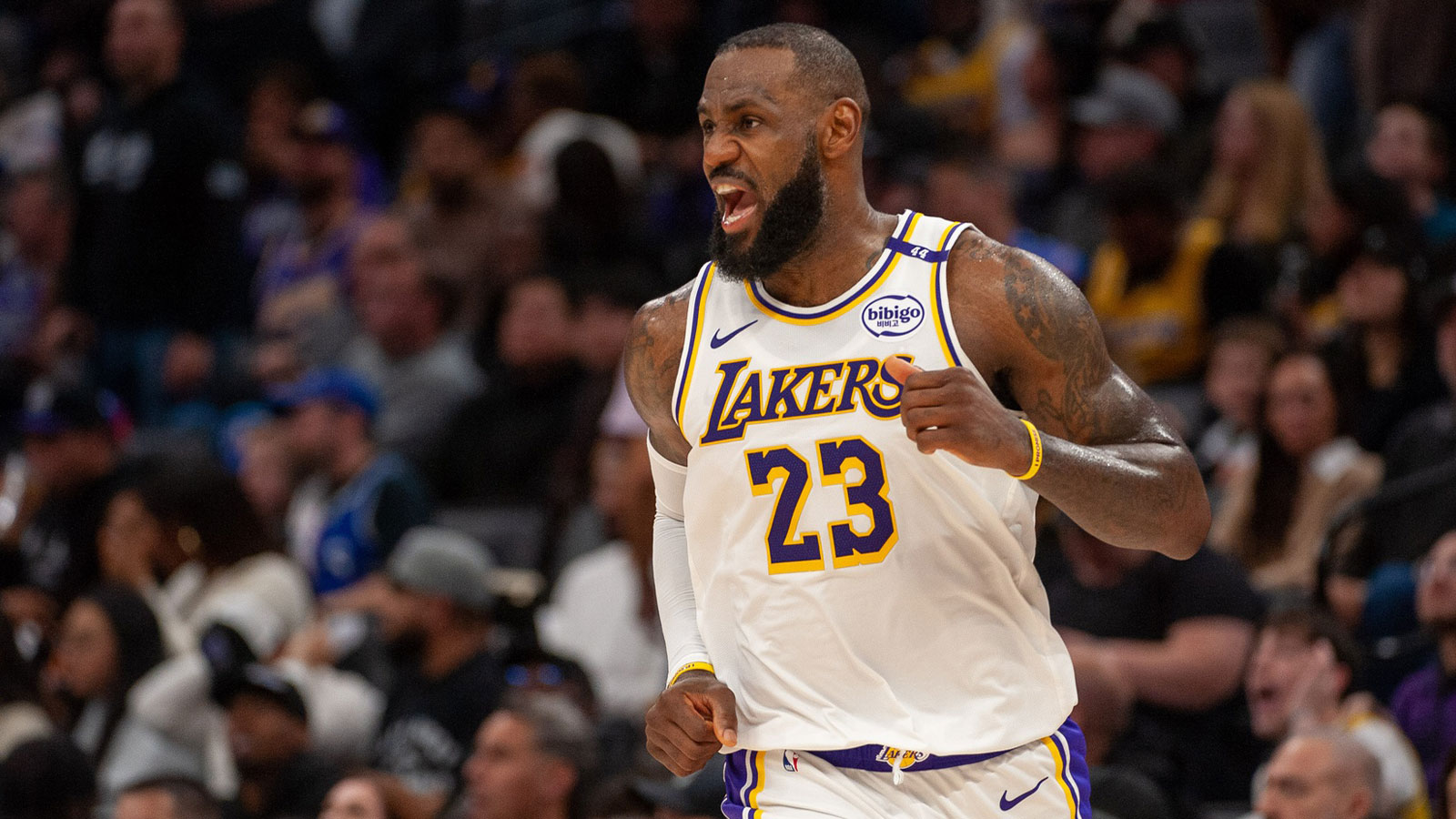 Lakers’ LeBron James finishes wild alley-oop off Marcus Smart’s no-look lob