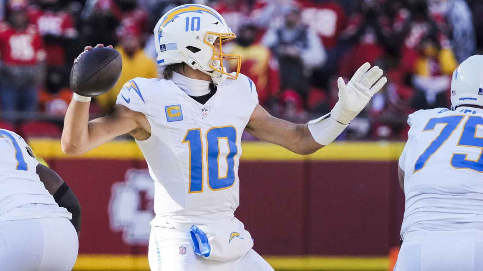 Los Angeles Chargers quarterback Justin Herbert (10) passes against the Kansas City Chiefs