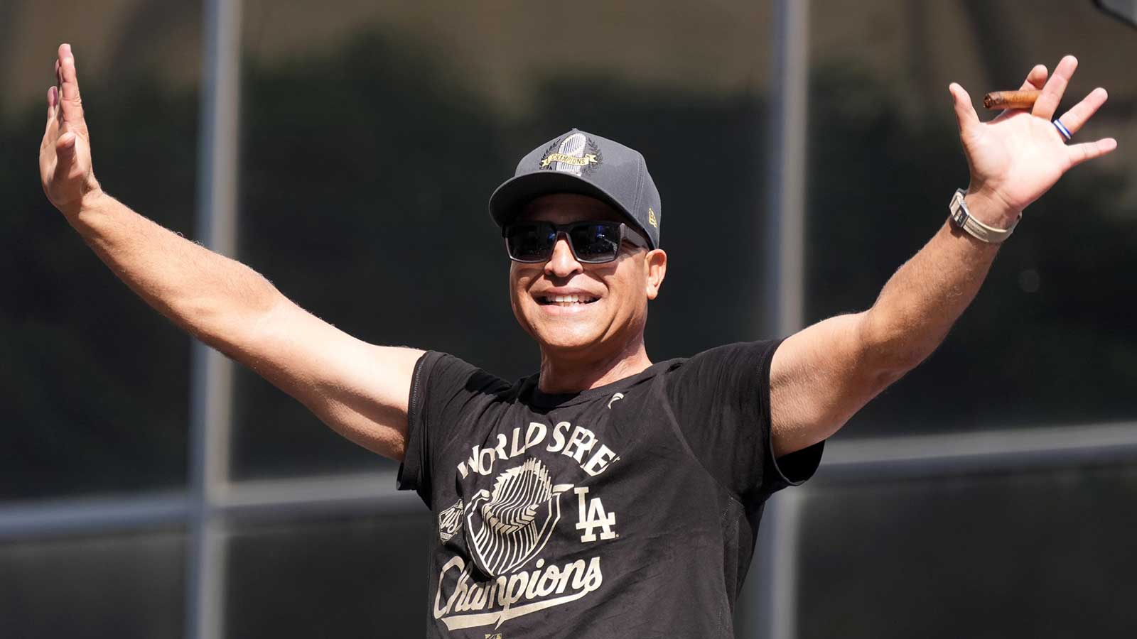 Dodgers’ Dave Roberts makes surprising MLB salary cap admission