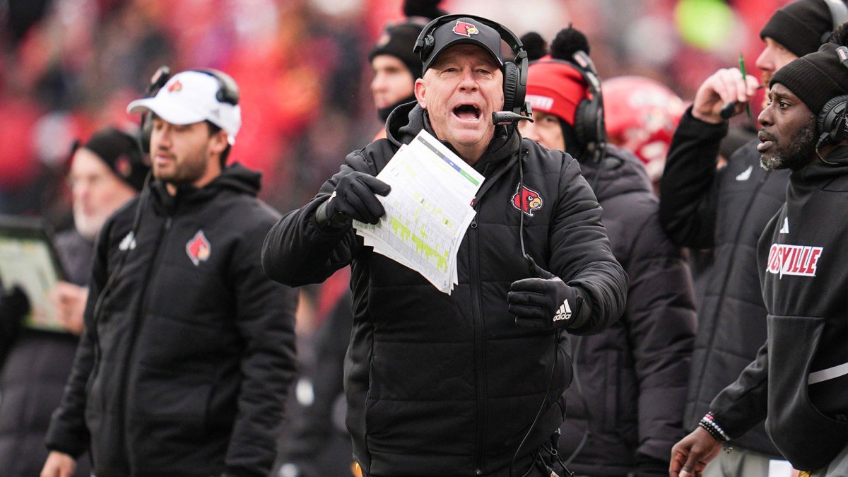 Louisville Cardinals head coach Jeff Brohm on the sidelines during the game against Kentucky Saturday, November 29, 2025 in Louisville, Kentucky at L&N Federal Credit Union Stadium.
