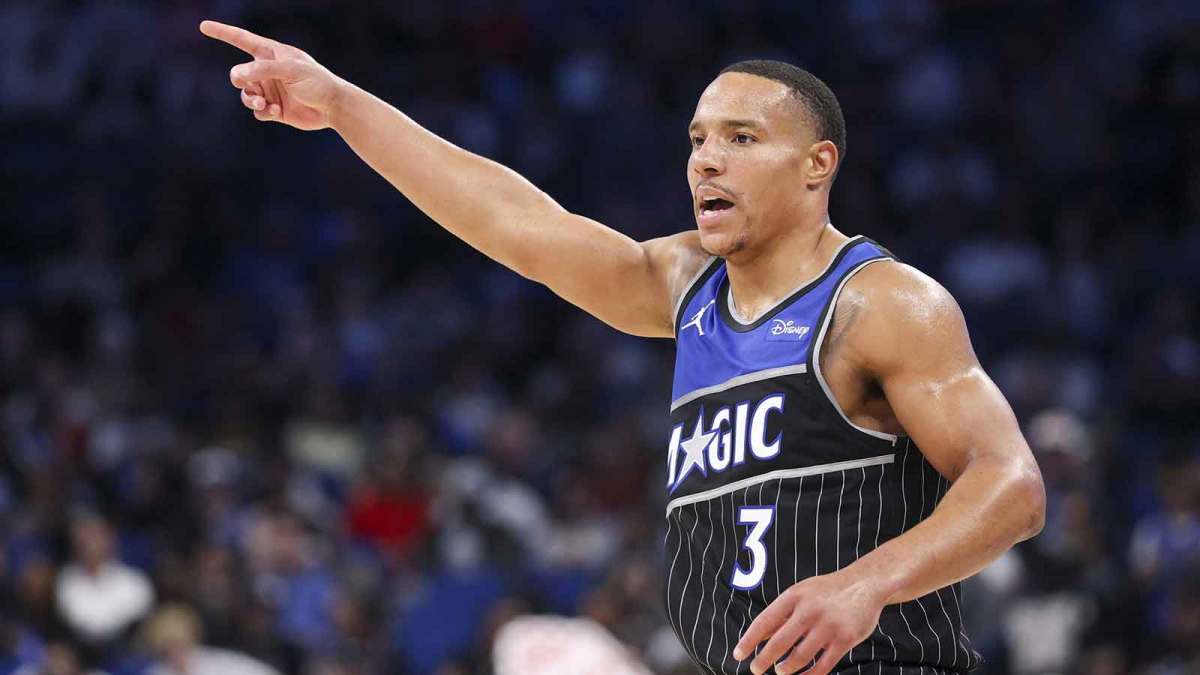 Orlando Magic guard Desmond Bane (3) reacts after a basket against the San Antonio Spurs in the third quarter at Kia Center.
