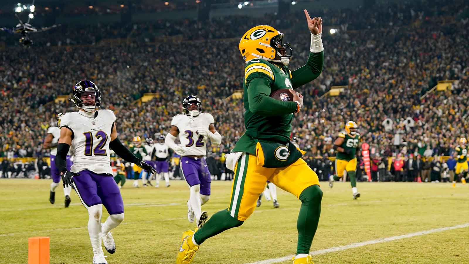 Packers’ Malik Willis calls his own number for huge TD vs. Ravens