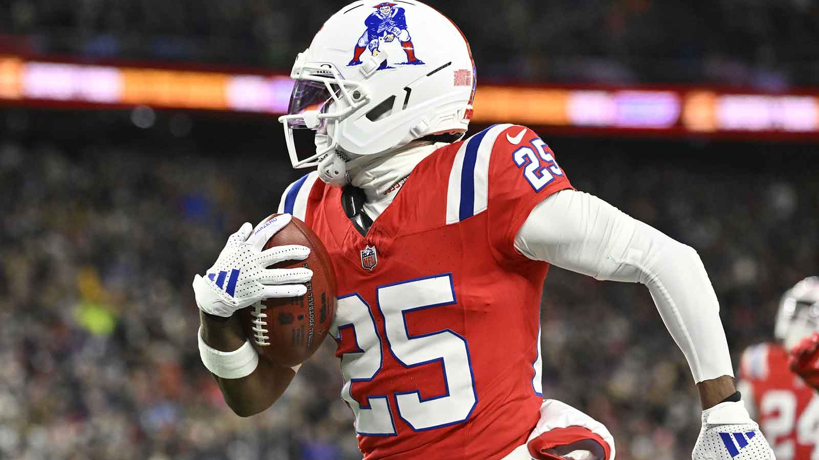 New England Patriots cornerback Marcus Jones (25) returns a punt for a touchdown during the first quarter against the New York Giants at Gillette Stadium.