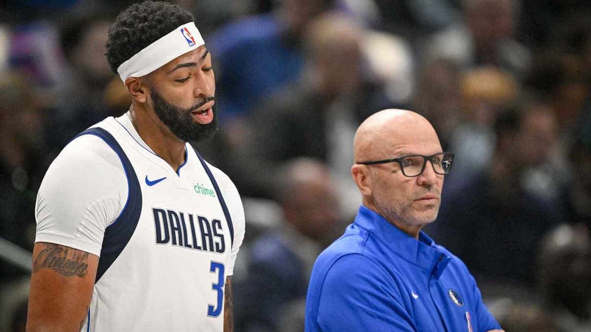 Dallas Mavericks forward Anthony Davis (3) exchanges words with Dallas Mavericks head coach Jason Kidd as Davis walks off the court during the first quarter at the American Airlines Center.