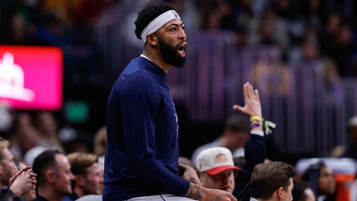 Mavericks forward Anthony Davis (3) reacts from the sideline