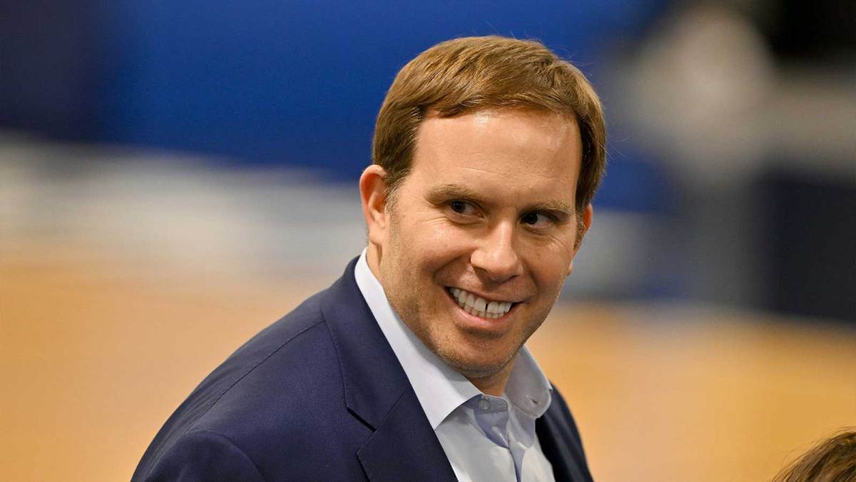 With Patrick Dumont more involved after Nico Harrison, the Mavericks are choosing patience as the Anthony Davis trade question lingers.