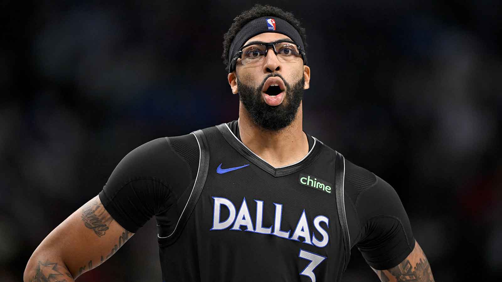 Mavericks’ Anthony Davis exits Christmas Day game early with groin injury