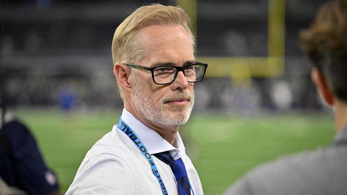 Monday Night Football commentator Joe Buck before the game between the Dallas Cowboys and the Arizona Cardinals at AT&T Stadium. Mandatory Credit: Jerome Miron-Imagn Images