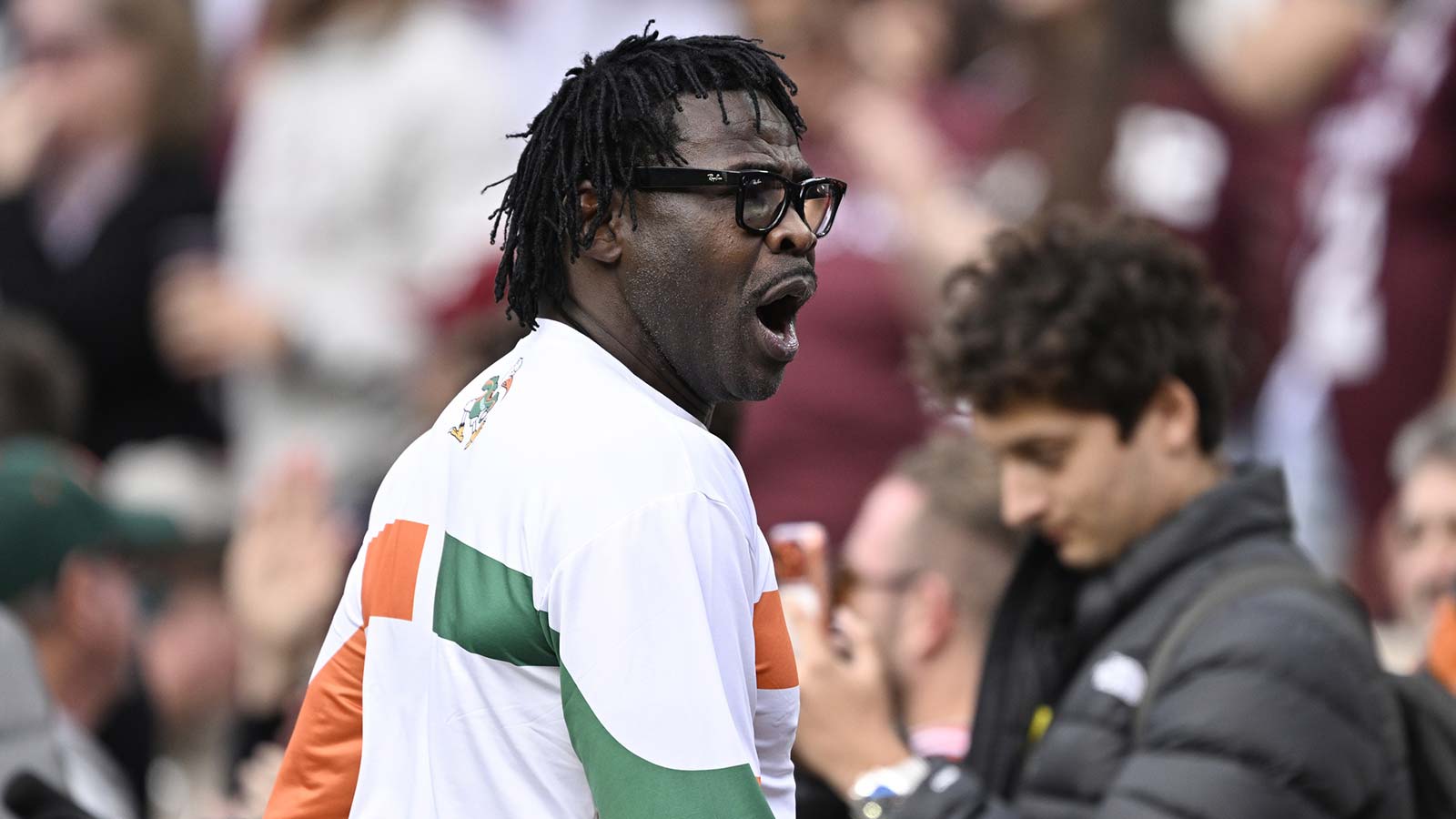 Miami football’s Mario Cristobal’s reaction to Michael Irvin kiss will have fans in stitches