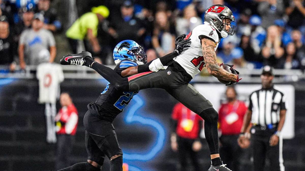 Tampa Bay Buccaneers wide receiver Mike Evans (13) tries to makes a catch against Detroit Lions cornerback Rock Ya-Sin (23) during the first half at Ford Field in Detroit