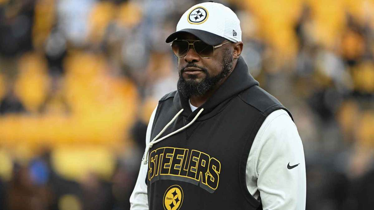 Pittsburgh Steelers head coach Mike Tomlin warms up for a game against the Buffalo Bills at Acrisure Stadium.
