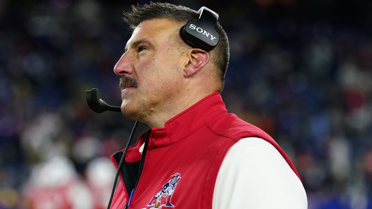 New England Patriots head coach Mike Vrabel watches from the sideline during the fourth quarter against the New York Giants at Gillette Stadium.