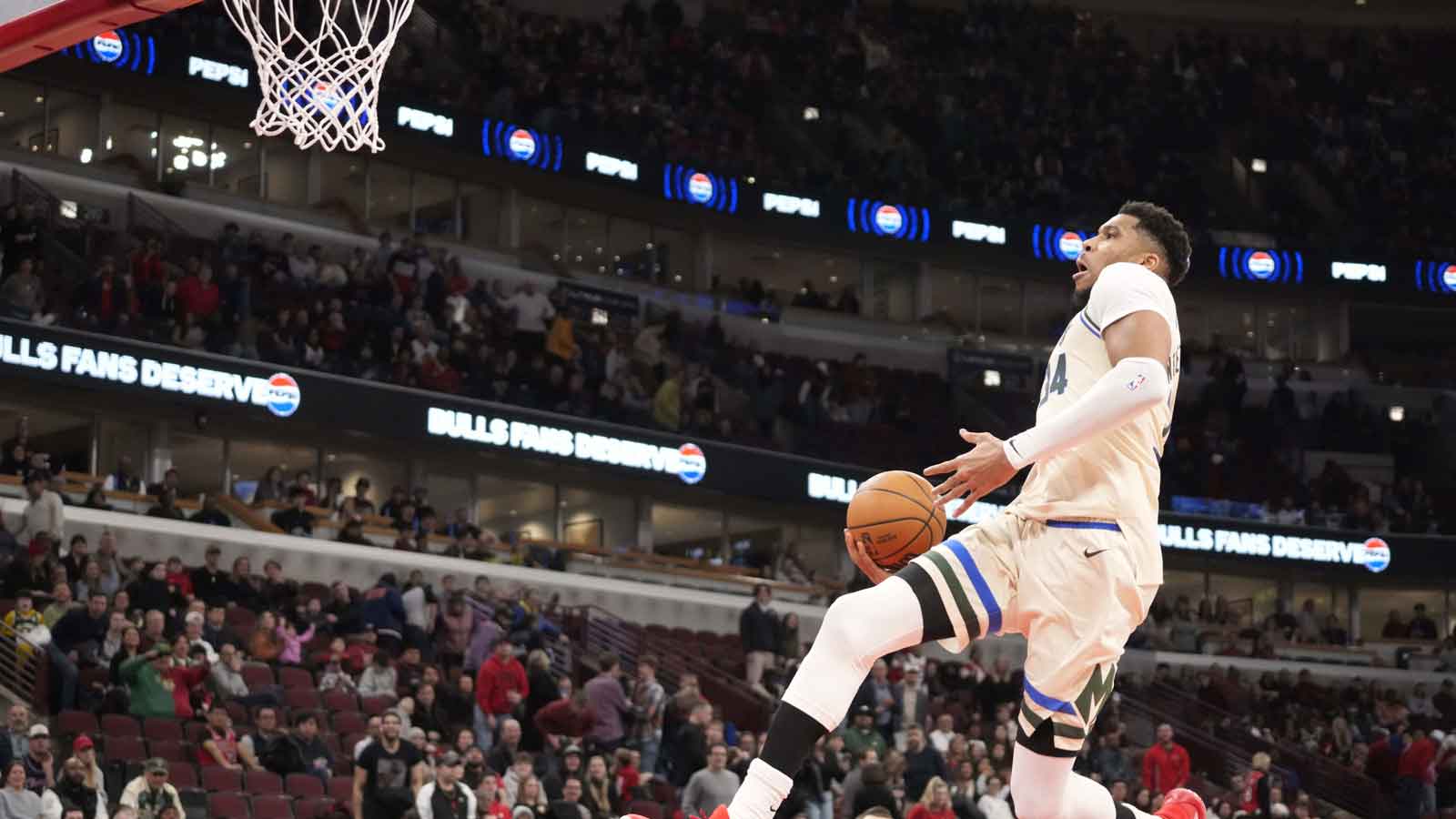 Giannis garbage time dunk insights fight after win over Bulls