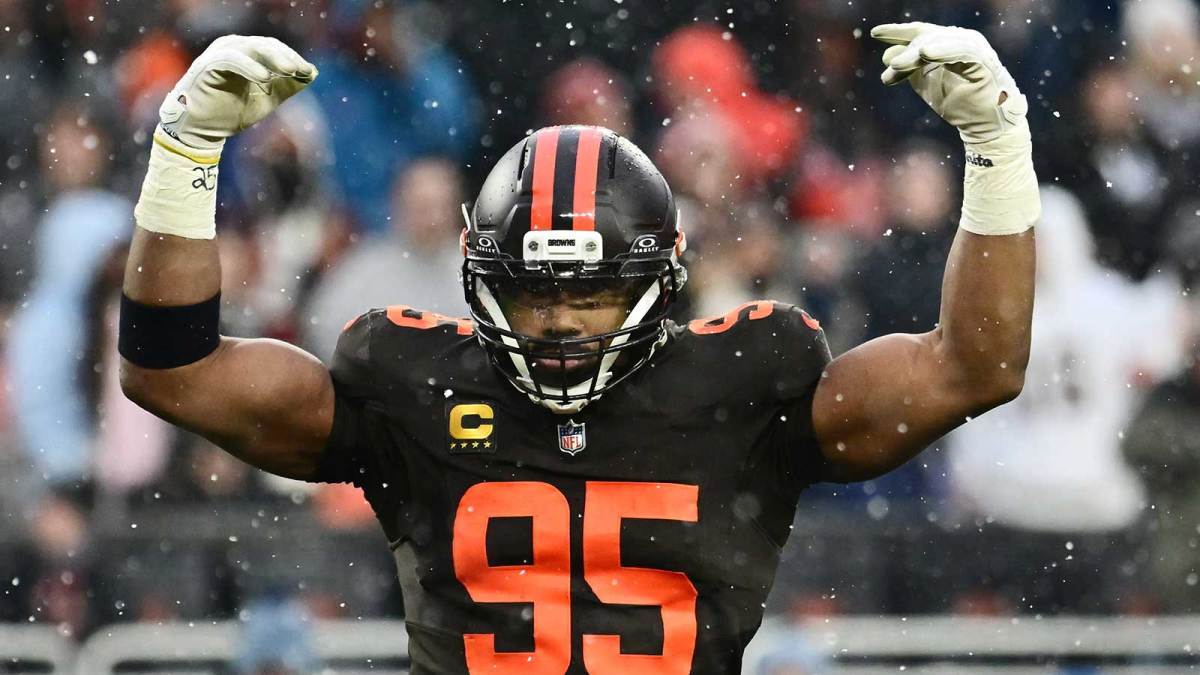 Cleveland Browns defensive end Myles Garrett (95) riles up the crowd against the Tennessee Titans during the fourth quarter at Huntington Bank Field.