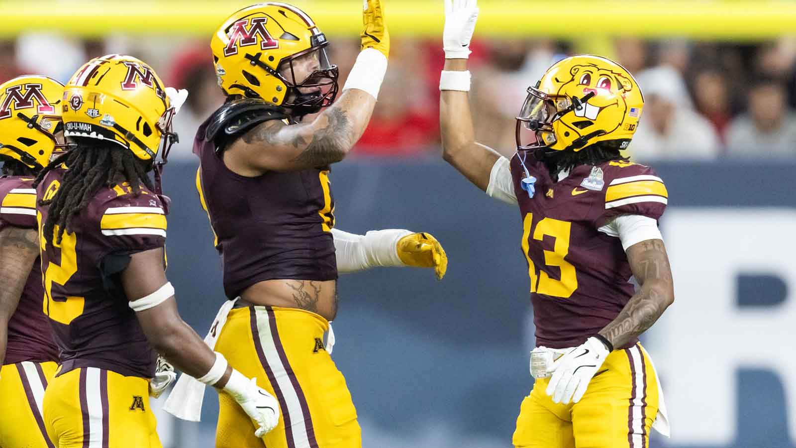 https://wp.clutchpoints.com/wp-content/uploads/2025/12/NCAA-Football-Rate-Bowl-Minnesota-vs-New-Mexico-2-1.jpg