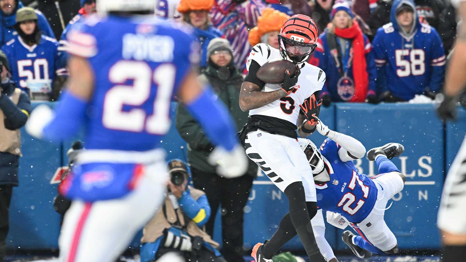 Cincinnati Bengals wide receiver Tee Higgins (5) catches a pass for a touchdown while defended by Buffalo Bills cornerback Tre'Davious White (27) in the fourth quarter at Highmark Stadium.